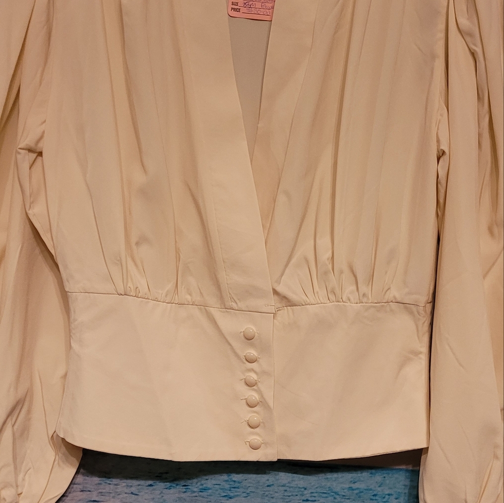 Retro look button up top ~ Large - Picture 3 of 3